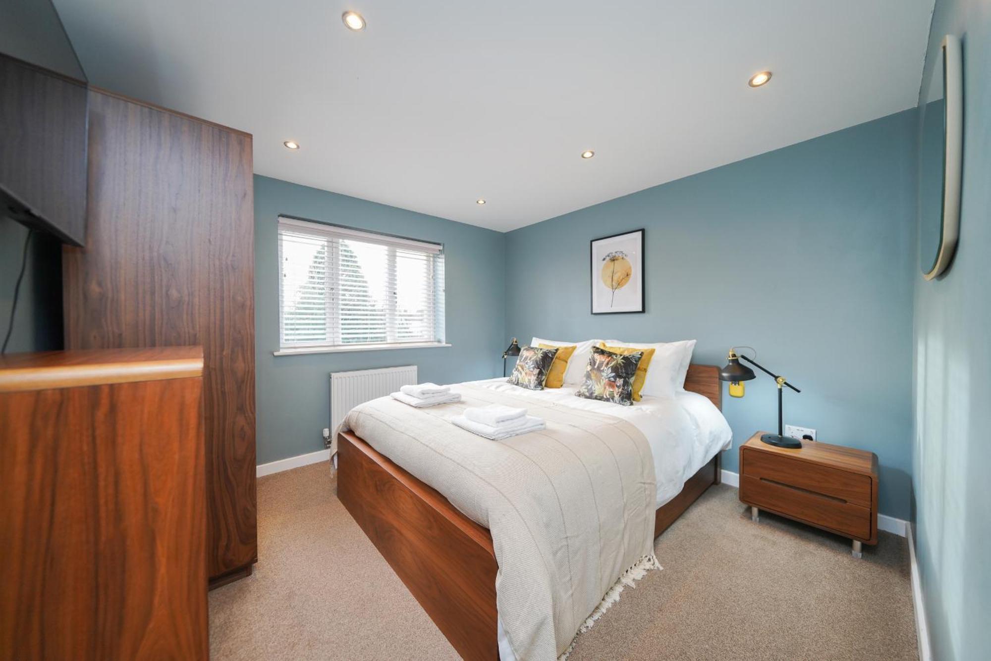 Апартаменти Castle Townhouse Kenilworth - Private Parking - 24 Hr Gym Access - Town Centre Номер фото